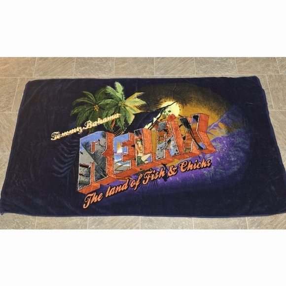 🌟 Tommy Bahama land of fish & chicks beach towel - Picture 1 of 5